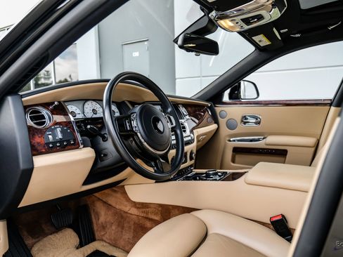 Used 2017 Rolls-Royce Ghost RWD image 40