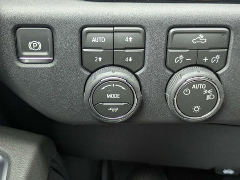 New 2026 Chevrolet Silverado 1500 LT w/ Z71 Off-Road Package AWD/4WD image 13