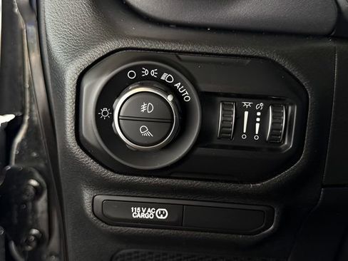 Used 2020 Jeep Gladiator Mojave image 18