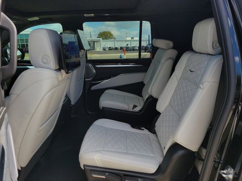 New 2026 Cadillac Escalade ESV Platinum Sport image 17