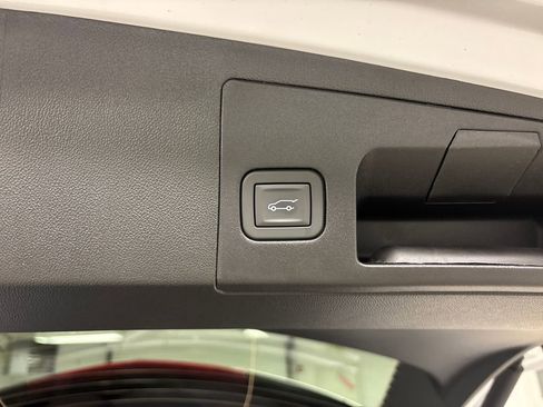 New 2025 Cadillac XT5 Premium Luxury w/ LPO, Floor Liner Package image 18