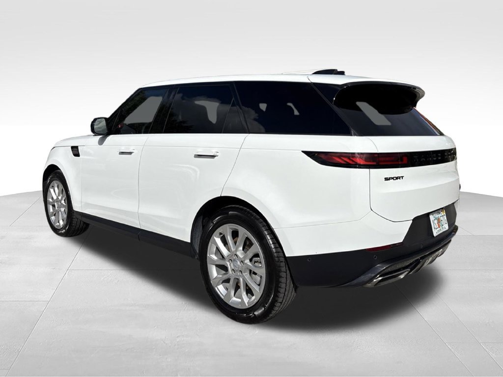 Used 2025 Land Rover Range Rover Sport SE AWD/4WD image 3