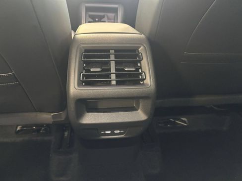 Used 2026 Volkswagen Tiguan SE AWD/4WD image 24