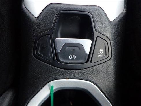 Used 2015 Jeep Renegade Sport w/ Power & Air Group image 19