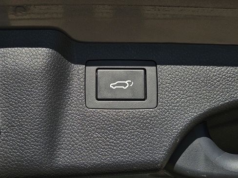 Used 2018 Hyundai Santa Fe Sport w/ 2.4L Tech Package 04 image 10