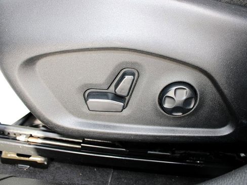 Used 2018 Jeep Compass Limited image 26