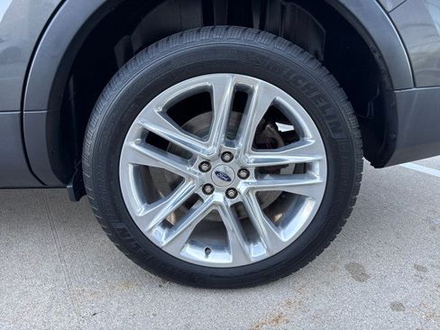 Used 2016 Ford Explorer XLT w/ Equipment Group 202A AWD/4WD image 12