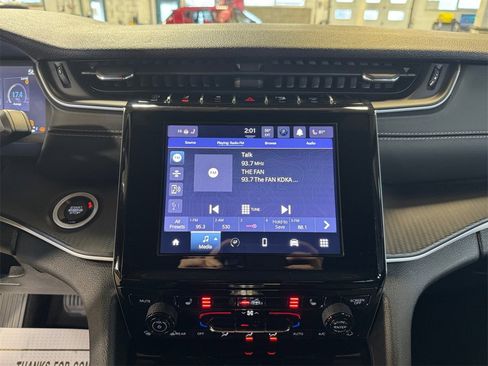 Used 2024 Jeep Grand Cherokee L Altitude image 17