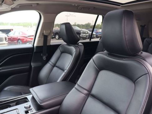 Used 2024 Lincoln Aviator AWD w/ Premium Package image 14