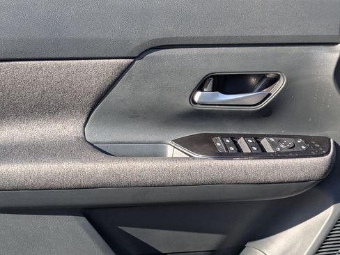 New 2025 Nissan Kicks SV w/ Charging Package FWD image 12