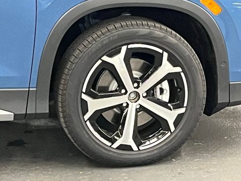 New 2025 Volkswagen Tiguan SE image 41