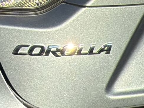 Used 2022 Toyota Corolla LE image 28