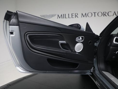 Used 2019 Aston Martin DB11 Volante RWD image 36