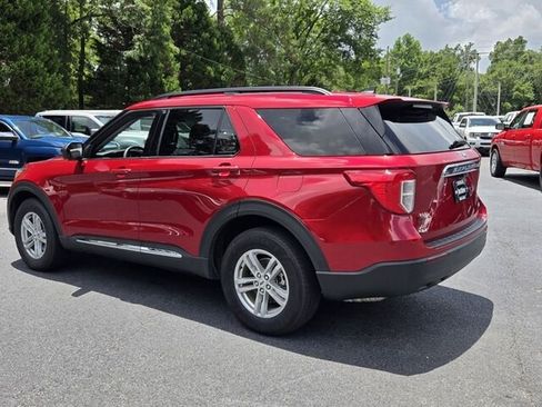 Used 2024 Ford Explorer XLT AWD/4WD image 12