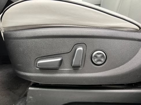Used 2024 Hyundai Palisade SEL w/ Premium Package FWD image 13