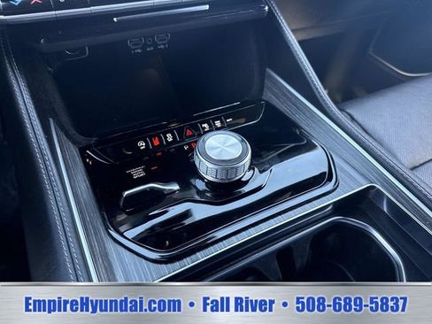Used 2024 Jeep Wagoneer L Series II w/ Flexible Seating Group AWD/4WD image 24