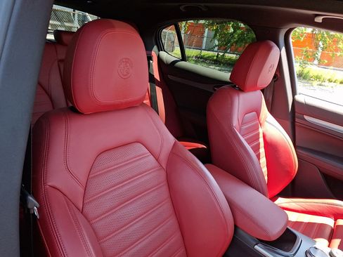 Used 2024 Alfa Romeo Stelvio Veloce AWD/4WD image 13