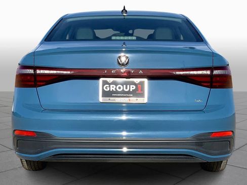 Used 2025 Volkswagen Jetta SE image 4