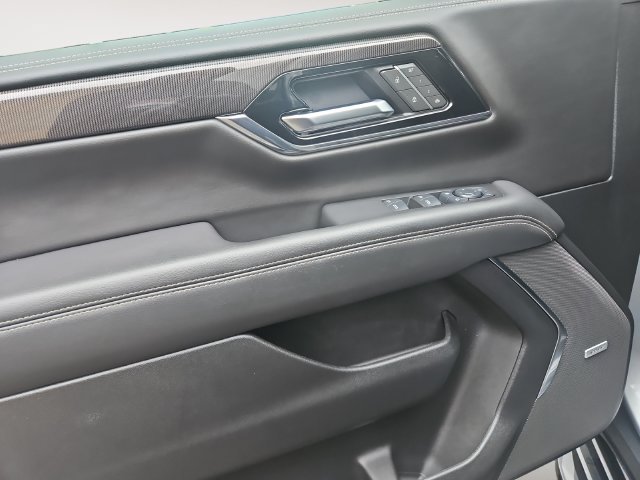 Used 2025 GMC Yukon Elevation w/ Technology Package AWD/4WD image 10