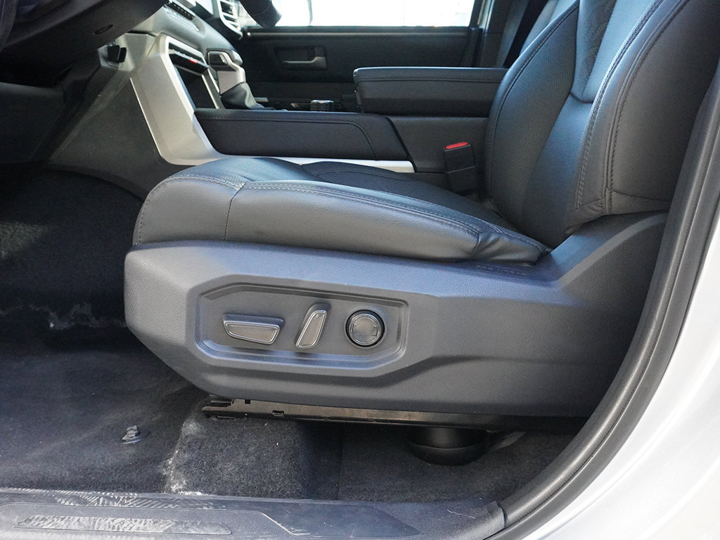 Used 2025 Toyota Tundra Limited AWD/4WD image 28