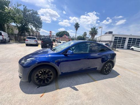 Used 2022 Tesla Model Y Long Range AWD/4WD image 5