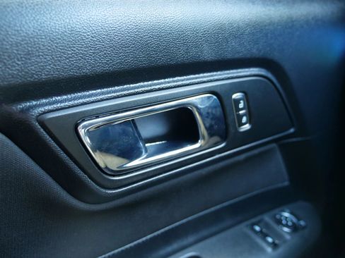 Used 2017 Ford Mustang Coupe RWD image 22