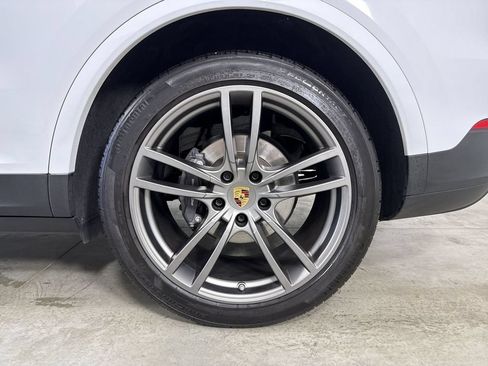 Certified 2023 Porsche Cayenne Platinum Edition AWD/4WD image 14