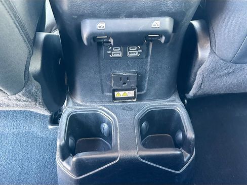 Used 2022 Jeep Wrangler Unlimited Sahara w/ Cold Weather Group AWD/4WD image 28