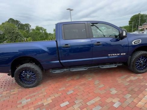 Used 2022 Nissan Titan SV AWD/4WD image 2