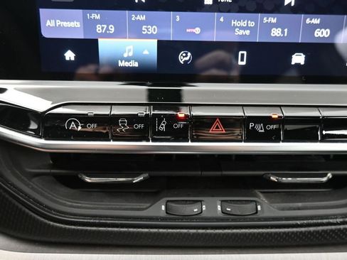 Used 2025 Jeep Compass Trailhawk w/ Trailer Tow Group AWD/4WD image 16