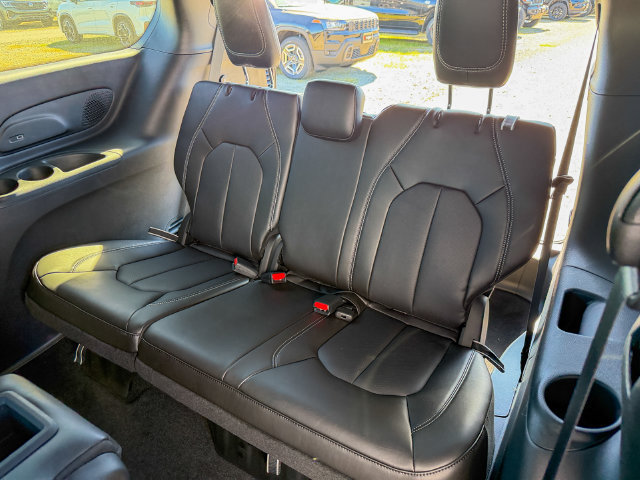 New 2026 Chrysler Pacifica Select FWD image 20