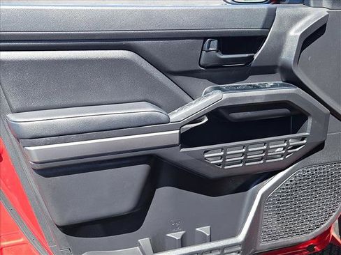 Certified 2025 Toyota Tacoma SR5 AWD/4WD image 10