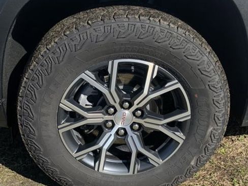 Used 2024 GMC Acadia AT4 image 25