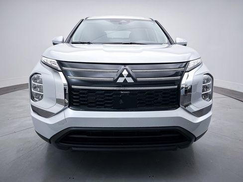 New 2025 Mitsubishi Outlander ES image 2