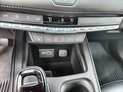 Used 2023 Cadillac XT4 Premium Luxury w/ Cold Weather Package AWD/4WD image 17