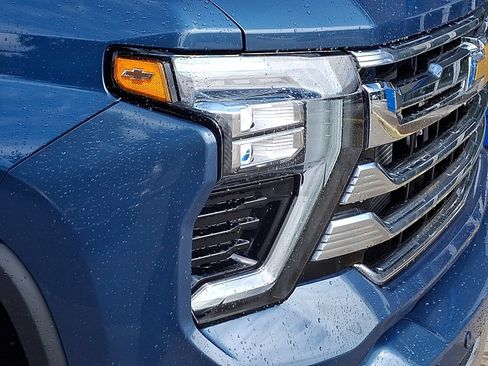 New 2026 Chevrolet Silverado 2500 High Country w/ High Country Premium Package AWD/4WD image 9