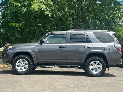 Used 2021 Toyota 4Runner SR5 Premium w/ Moonroof Package AWD/4WD image 5
