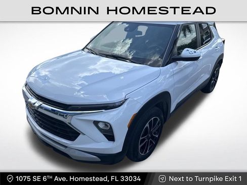 Used 2024 Chevrolet TrailBlazer LT FWD image 1