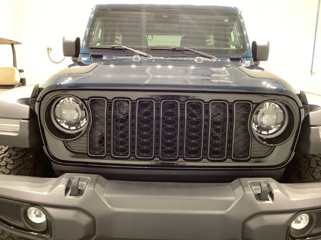 Used 2025 Jeep Wrangler Unlimited Sport AWD/4WD image 2