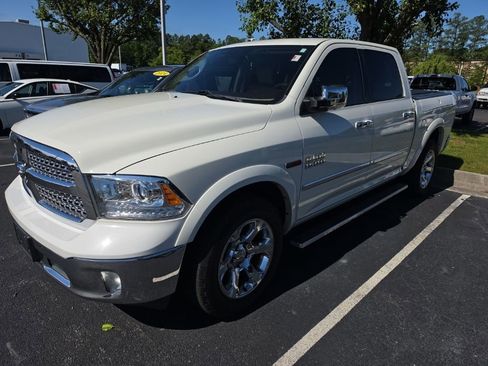 Used 2018 RAM 1500 Laramie AWD/4WD image 3