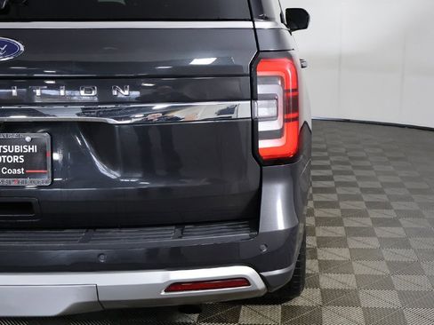 Used 2022 Ford Expedition Limited image 21