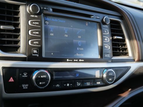 Certified 2017 Toyota Highlander Limited AWD/4WD image 21