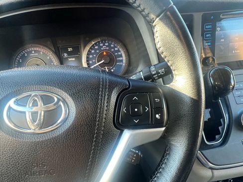 Used 2016 Toyota Sienna XLE w/ XLE Navigation Package image 15