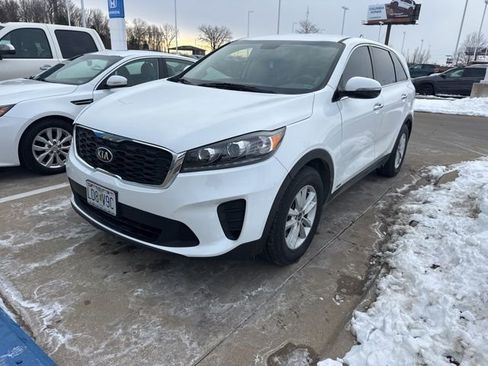 Used 2019 Kia Sorento LX image 3