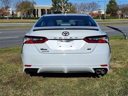 Used 2023 Toyota Camry SE image 2