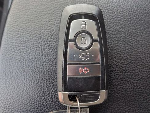 Used 2020 Ford Fusion SE FWD image 26