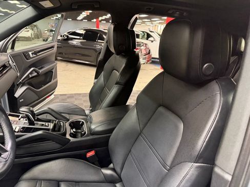 Used 2020 Porsche Cayenne AWD/4WD image 34