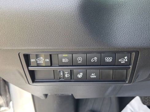 Used 2022 Toyota Tundra Limited AWD/4WD image 25
