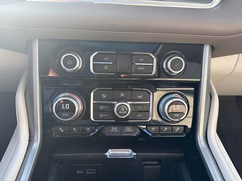 Used 2021 GMC Yukon Denali w/ Denali Premium Package AWD/4WD image 21