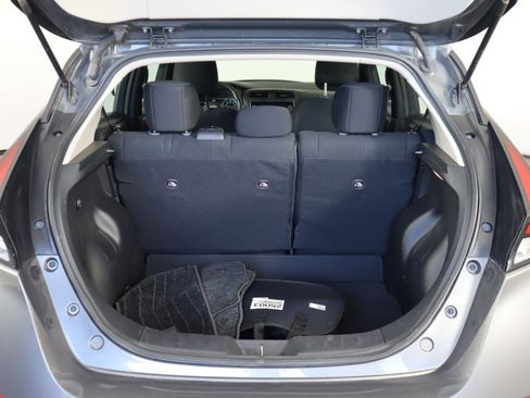 Used 2025 Nissan Leaf S image 5